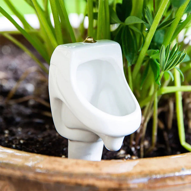 Pflanzenbewässerungstopf-Dekoration im Toilettenstil